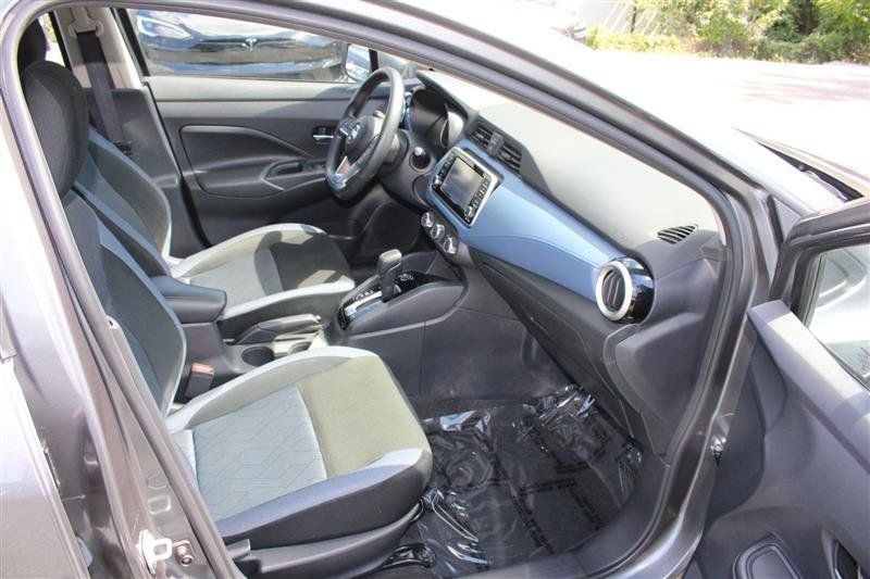 Used 2025 Nissan Versa SV FWD image 11