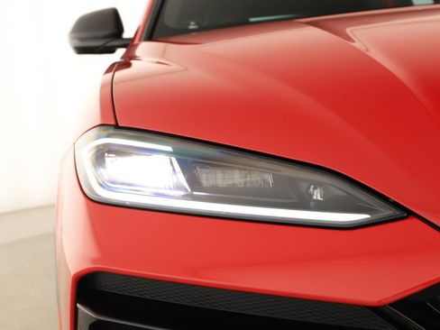 Used 2025 Lamborghini Urus SE AWD/4WD image 41