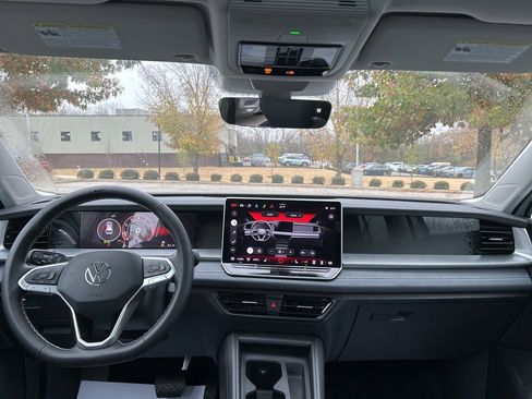 New 2025 Volkswagen Tiguan SE image 29