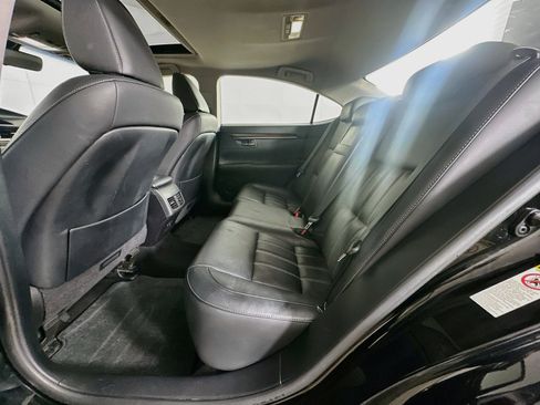 Used 2016 Lexus ES 350 w/ Luxury Package w/Wood Trim FWD image 29