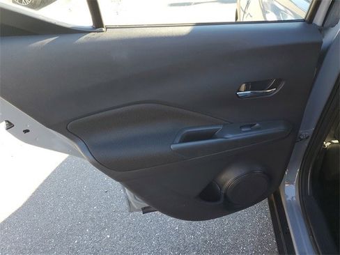 Used 2021 Nissan Kicks SV image 9