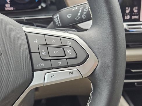 Used 2024 Volkswagen Atlas SE FWD image 21
