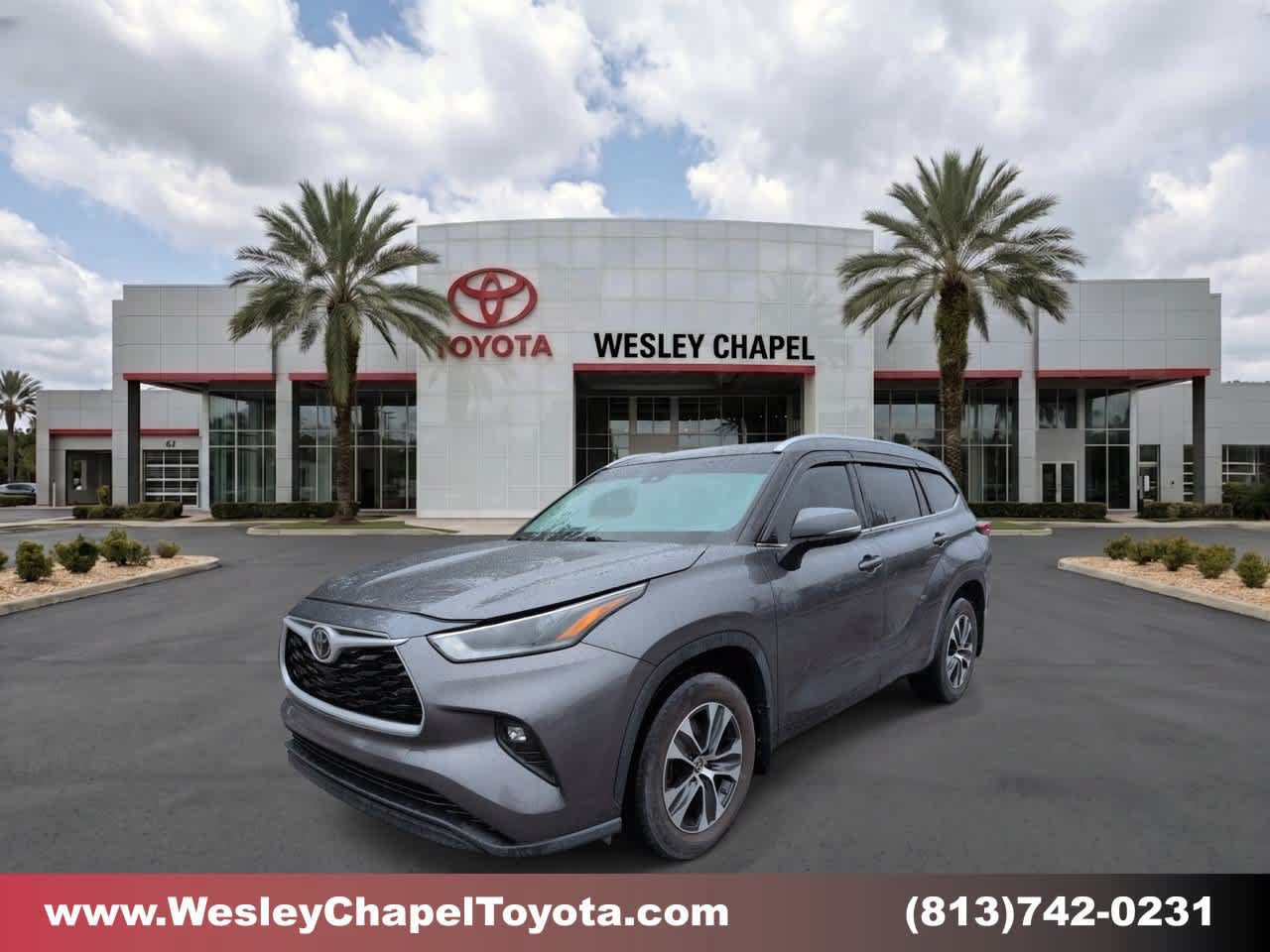 Certified 2021 Toyota Highlander XLE AWD/4WD image 1