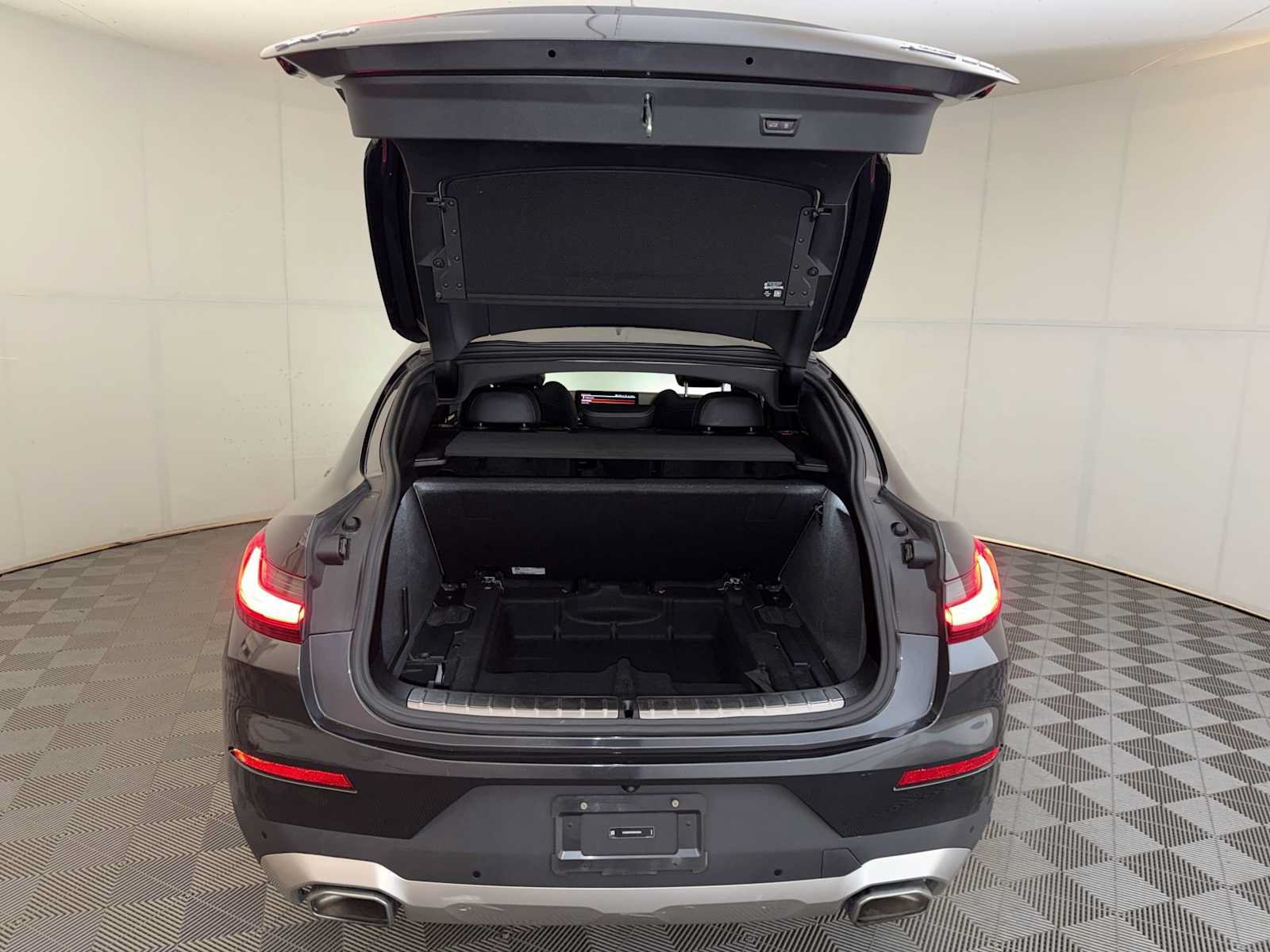 Used 2024 BMW X4 xDrive30i w/ Parking Assistance Package AWD/4WD image 23