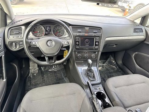 Used 2019 Volkswagen Golf S image 8