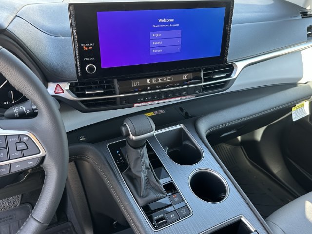 Used 2026 Toyota Sienna XLE FWD image 15