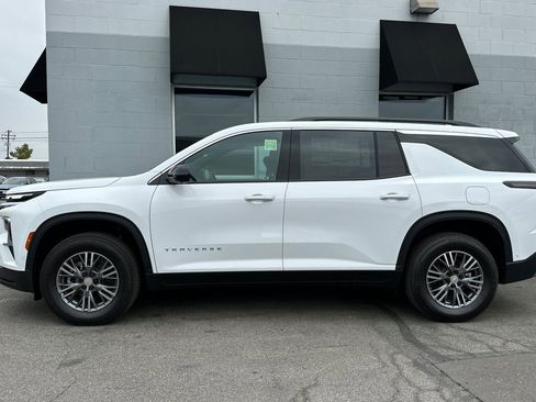 New 2025 Chevrolet Traverse LT w/ Enhanced Driving Package image 7