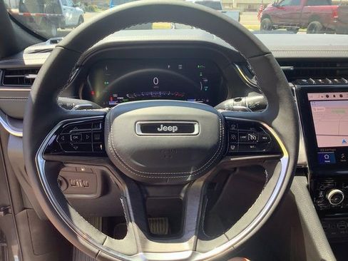 New 2023 Jeep Grand Cherokee Overland w/ Luxury Tech Group IV image 11