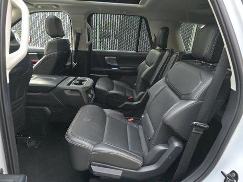 Used 2025 Ford Expedition Platinum AWD/4WD image 2