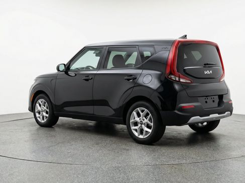 Used 2025 Kia Soul FWD image 6
