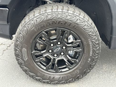 Used 2023 Chevrolet Silverado 1500 ZR2 w/ Technology Package AWD/4WD image 5