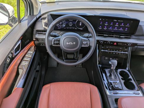 Certified 2023 Kia Carnival SX FWD image 15