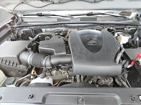 Used 2019 Toyota Tacoma Limited AWD/4WD image 27