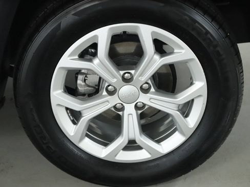 Used 2024 Jeep Compass Latitude AWD/4WD image 37