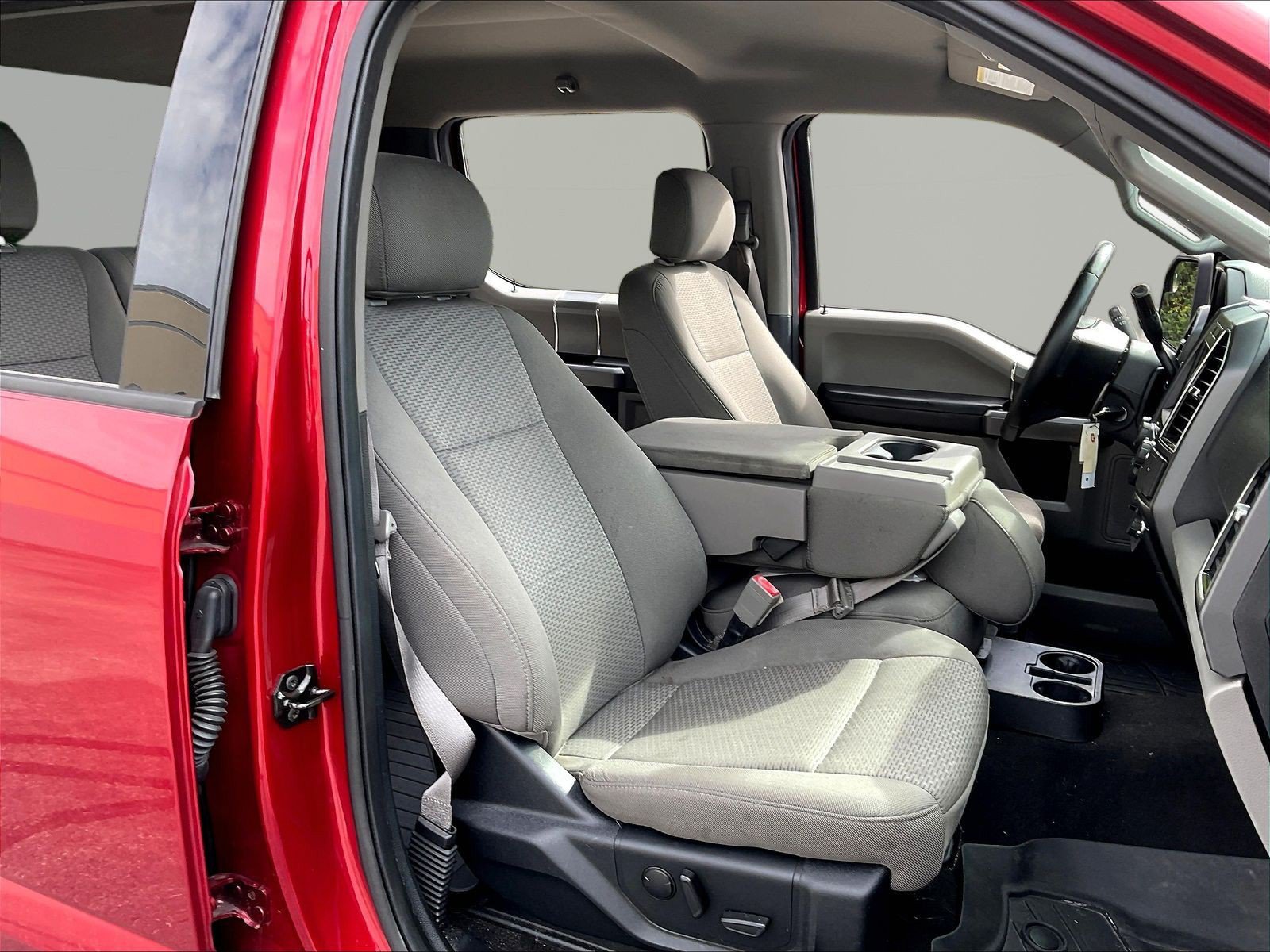 Used 2019 Ford F150 XLT w/ Equipment Group 302A Luxury AWD/4WD image 29