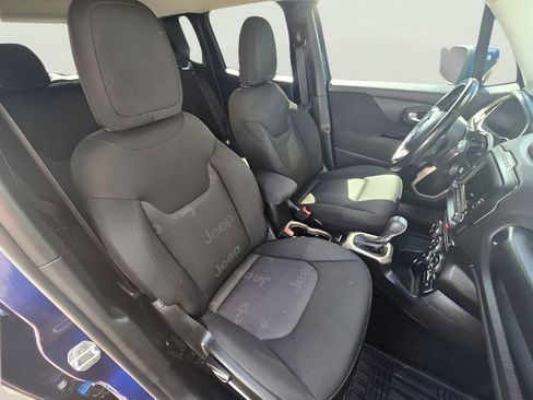 Used 2017 Jeep Renegade Latitude AWD/4WD image 3