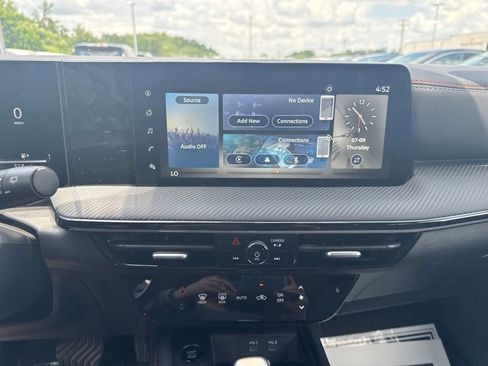 Used 2025 Nissan Kicks SR AWD/4WD image 19