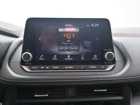 Used 2023 Nissan Rogue SV image 10