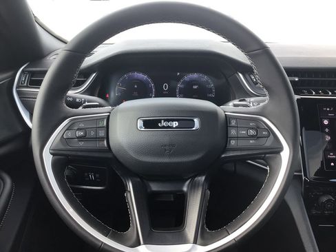 New 2025 Jeep Grand Cherokee Altitude image 17