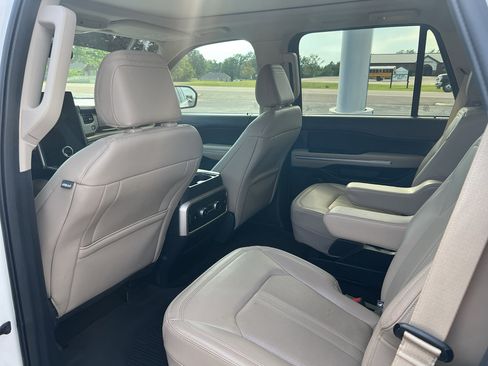 Used 2024 Ford Expedition Limited RWD image 17