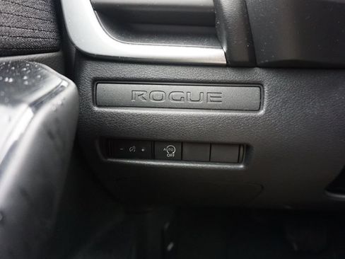 Used 2023 Nissan Rogue S AWD/4WD image 5