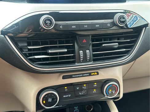 Used 2021 Ford Escape SE image 35