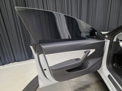 Used 2021 Tesla Model 3 Standard Range Plus image 16