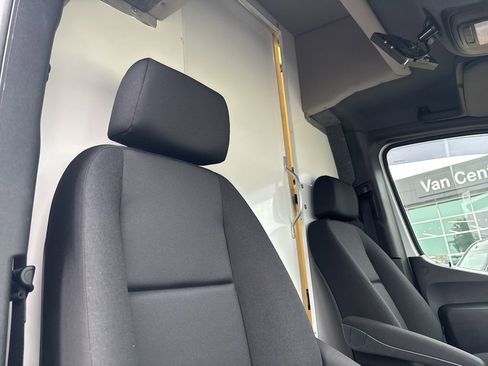 Used 2021 Mercedes-Benz Sprinter 3500 image 39