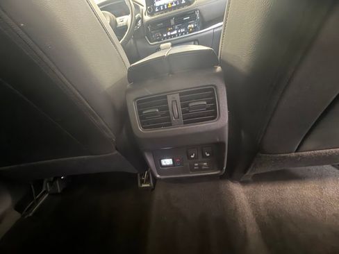 Used 2023 Nissan Rogue SL AWD/4WD image 43