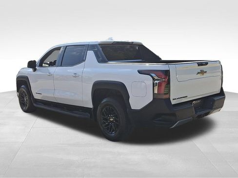 Used 2025 Chevrolet Silverado EV LT AWD/4WD image 4
