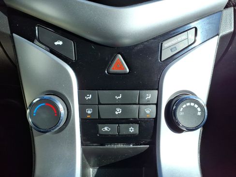 Used 2016 Chevrolet Cruze LT FWD image 14