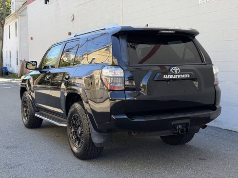 Used 2014 Toyota 4Runner SR5 AWD/4WD image 4