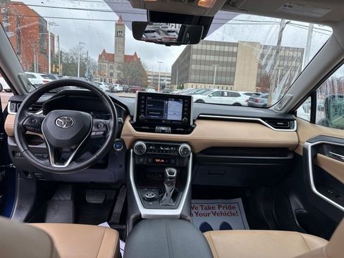 Used 2020 Toyota RAV4 Limited image 16