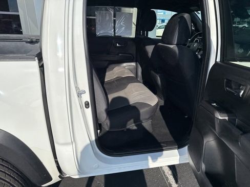 Used 2023 Toyota Tacoma TRD Off-Road image 29