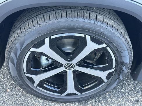 New 2026 Volkswagen Tiguan SE image 25