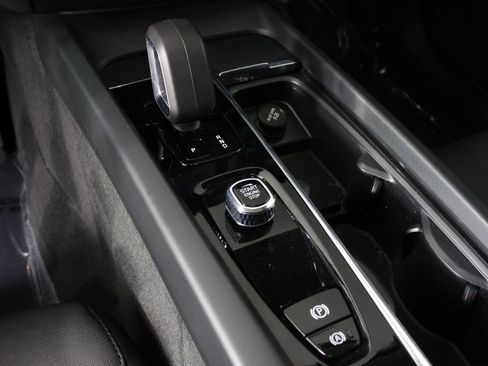 Certified 2025 Volvo XC60 B5 Core image 15