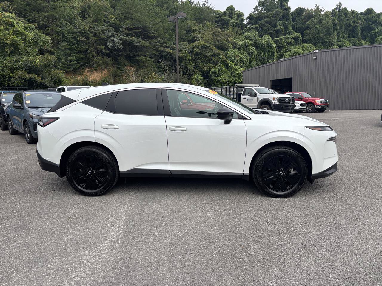Used 2025 Nissan Murano SV AWD/4WD image 5