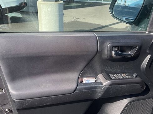 Used 2021 Toyota Tacoma TRD Off-Road image 7