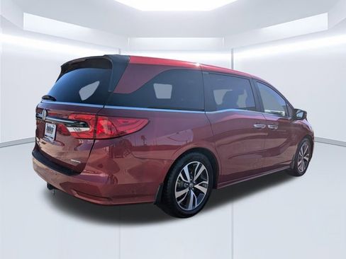 Used 2023 Honda Odyssey Touring image 3