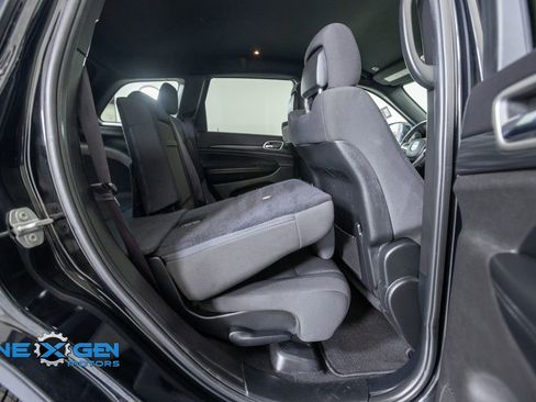 Used 2019 Jeep Grand Cherokee Laredo AWD/4WD image 36