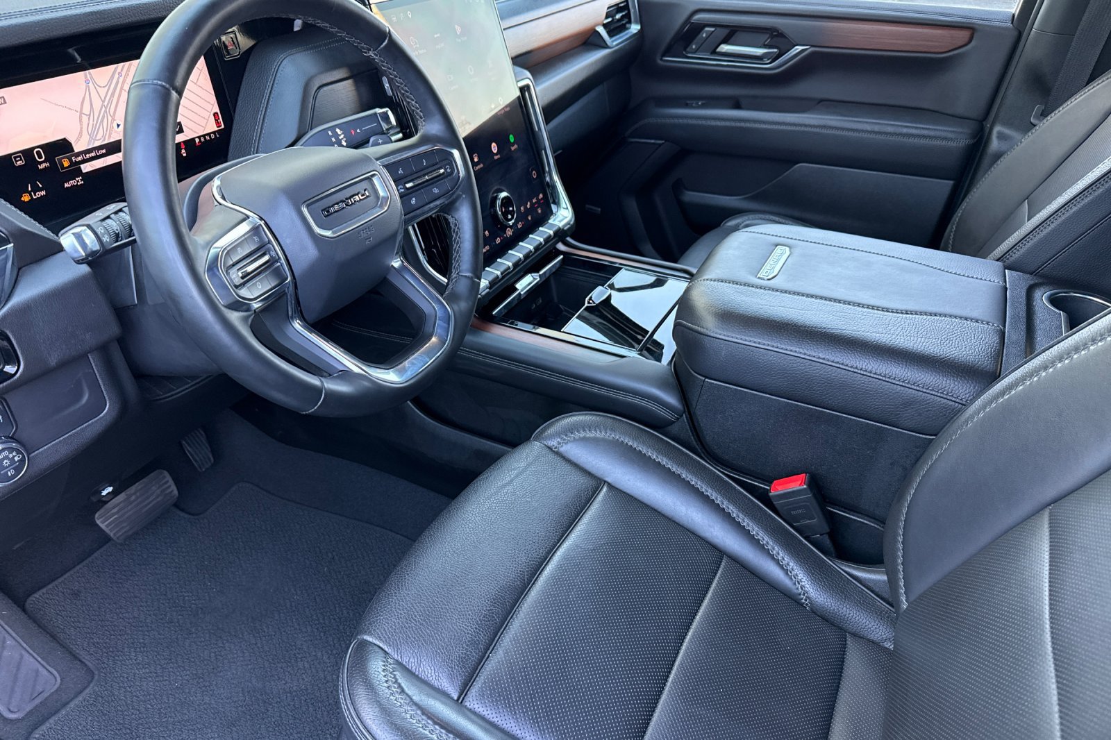 Used 2025 GMC Yukon Denali AWD/4WD image 11