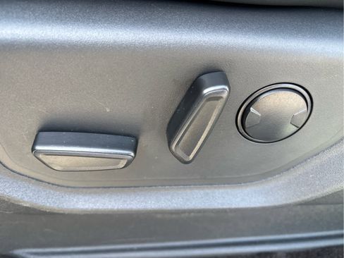 Used 2023 Ford Expedition XLT image 9