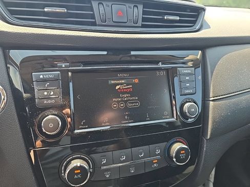 Used 2020 Nissan Rogue SV AWD/4WD image 9