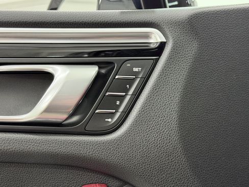 Certified 2023 Porsche Macan S AWD/4WD image 29