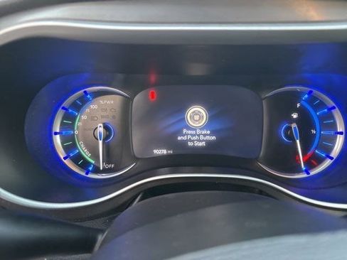 Used 2022 Chrysler Pacifica Touring-L image 15