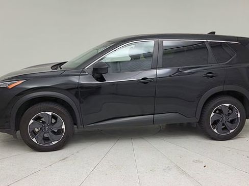 Used 2024 Nissan Rogue SV AWD/4WD image 2