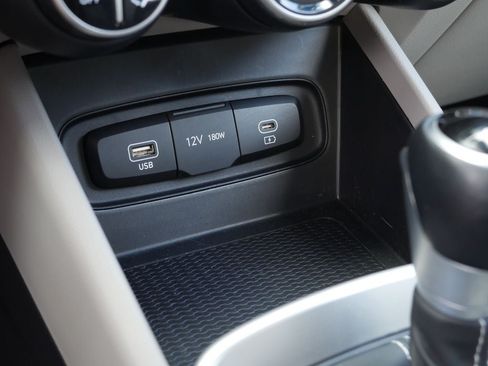 Used 2025 Hyundai Venue SEL FWD image 10