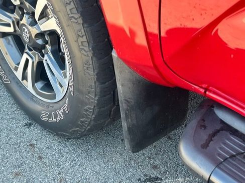 Used 2019 Toyota Tacoma TRD Sport AWD/4WD image 12