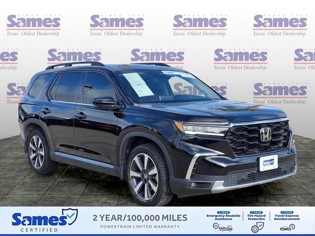 Used 2025 Honda Pilot Touring image 1