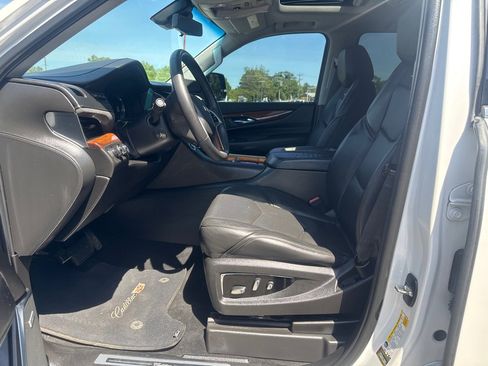 Used 2017 Cadillac Escalade Luxury AWD/4WD image 29
